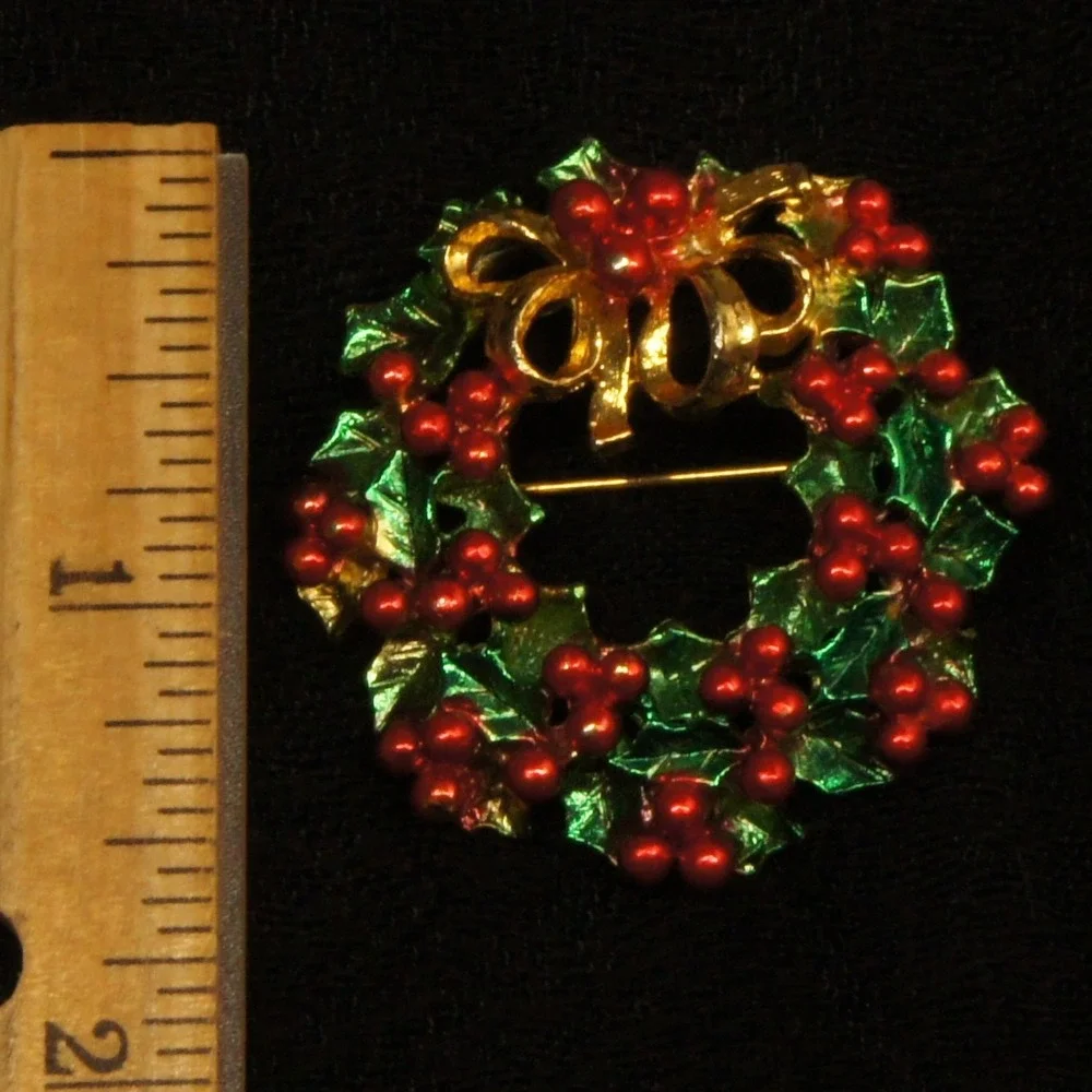 Holly Berry‎ Wreath Brooch Red Green Enamel Gold Tone Christmas Pin